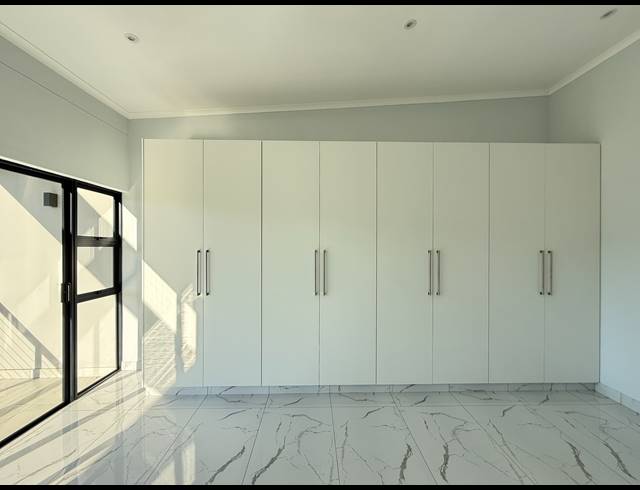 4 BEDROOM HOUSE FOR SALE IN PALM LAKES ESTATE
